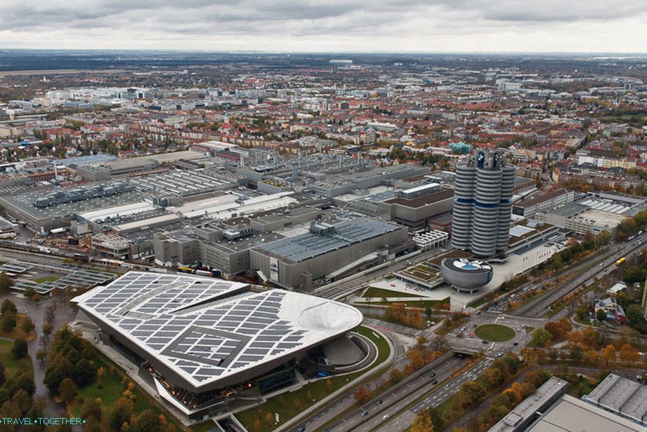 Pohľad z olympijskej veže. Moderné Mníchov.
