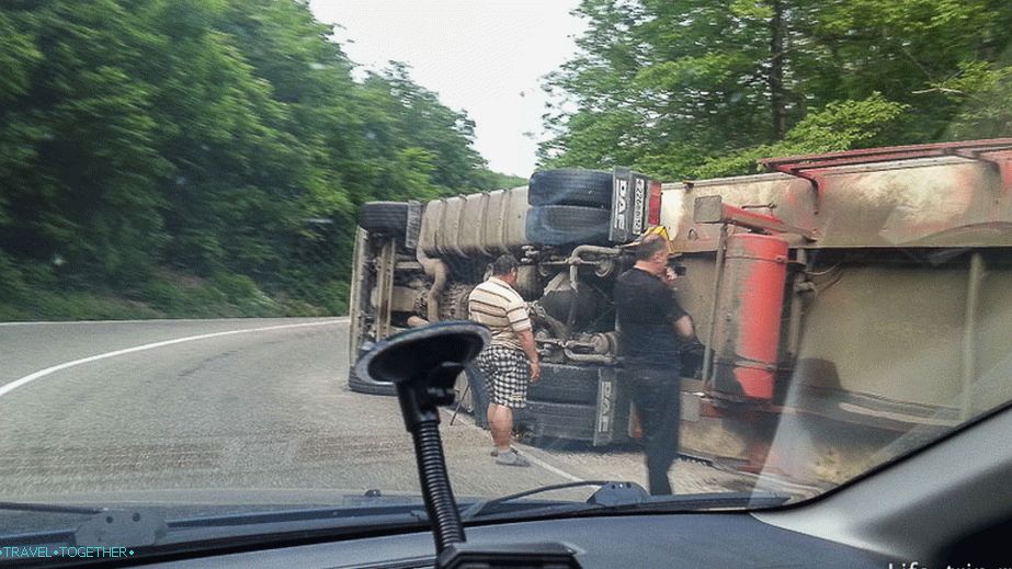 Hadci sú v pohode, občas sa autá prevracajú
