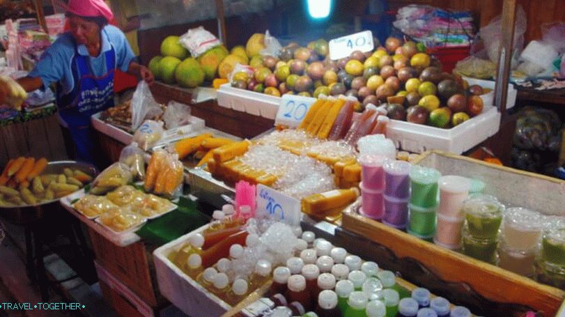 Nočný trh Theprasit Market v Pattaya