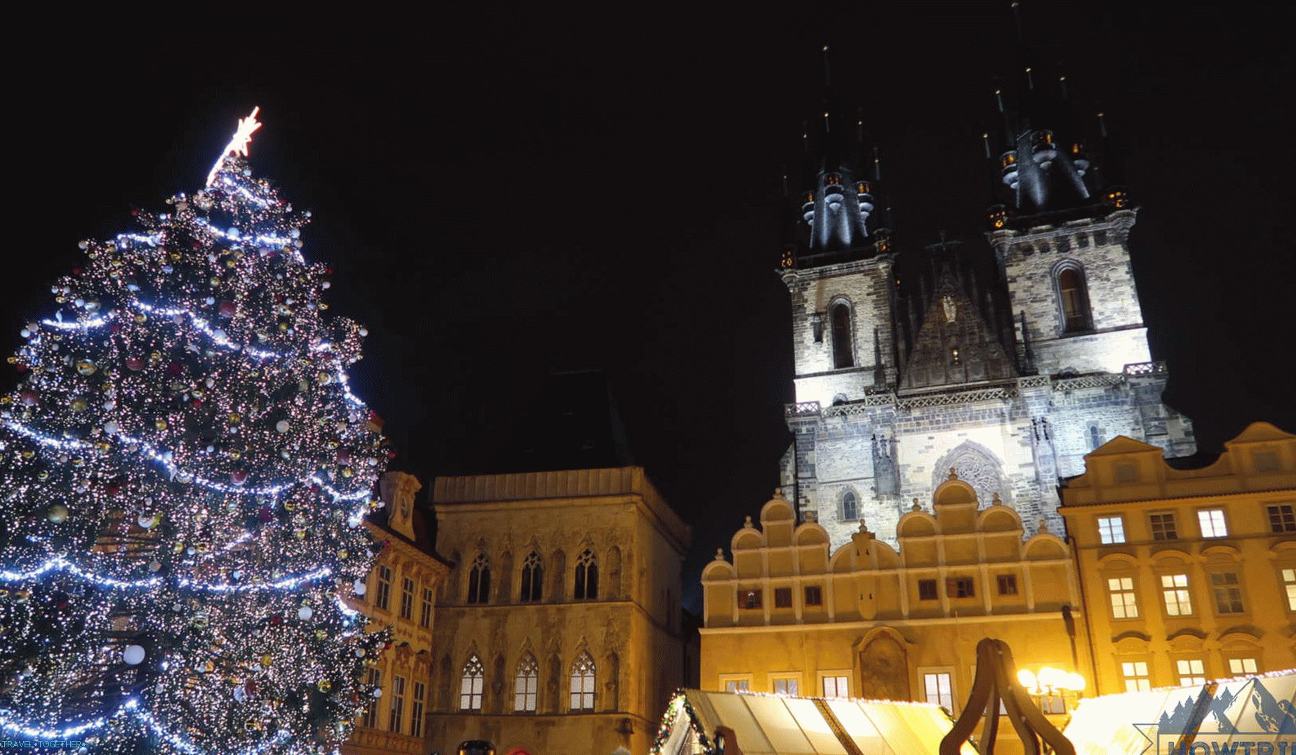 Vianočný strom na Staromestskom námestí v Prahe