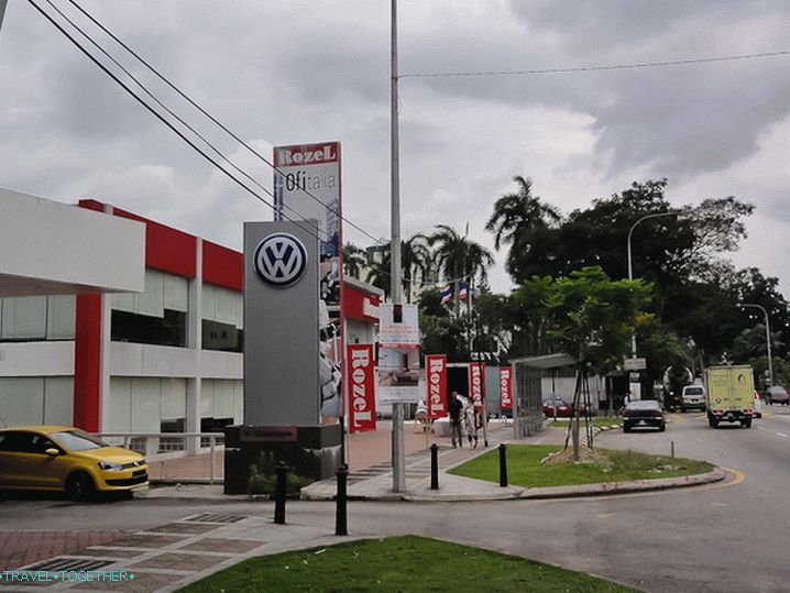 Salon Volkswagen a Rozel pred konzulátom Thajska