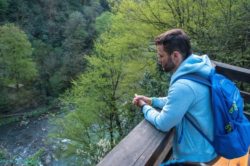 Orekhovsky vodopád v Soči - piknik v prírode
