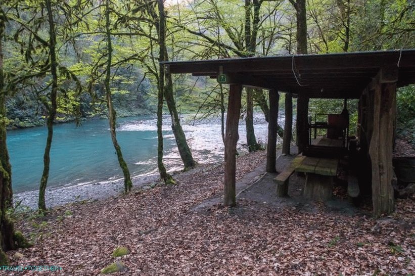 Orekhovsky vodopád v Soči - piknik v prírode