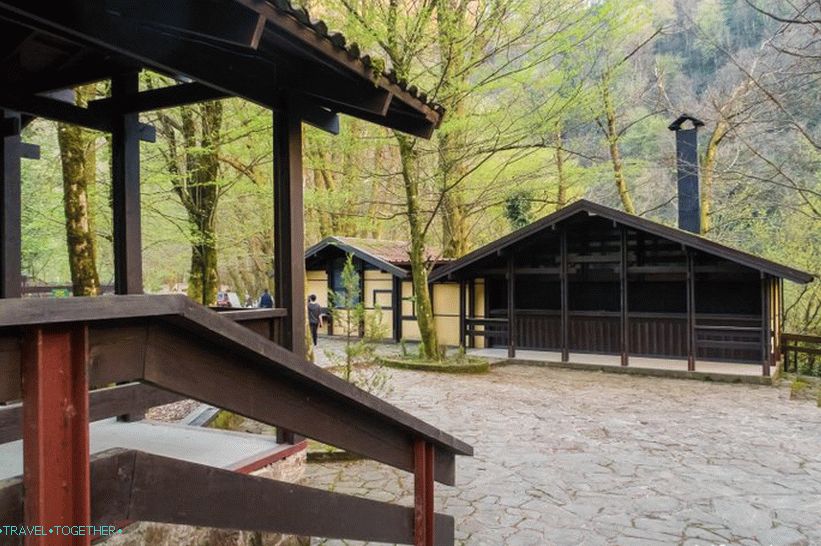 Orekhovsky vodopád v Soči - piknik v prírode