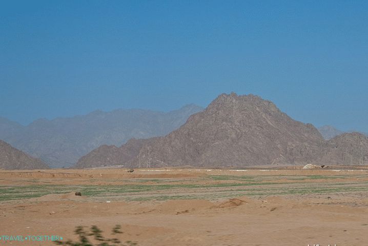Egypt. Pevný piesok.