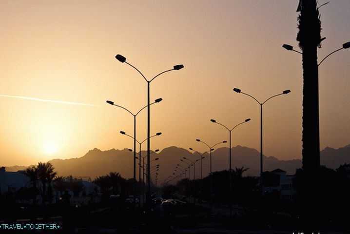 Západ slnka v Šarm aš-Šajchu. Egypt.