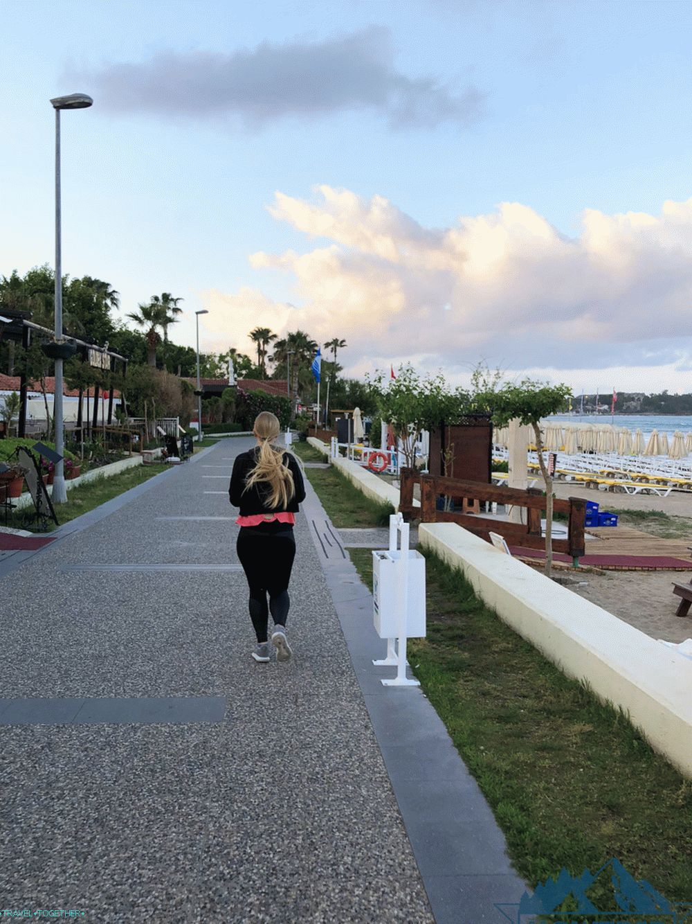 Ráno v Side, Turecko - jogging