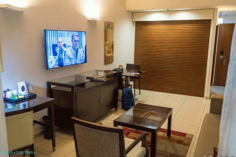 Minibar s chladničkou bol zapečatený