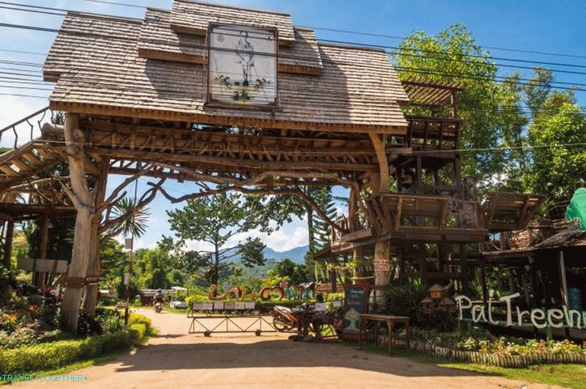 Hlavná brána v rezorte Pai Treehouse