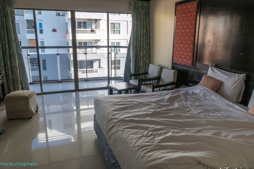 Vynikajúci lacný hotel v Pattaya na prvom riadku - Mike Beach Resort