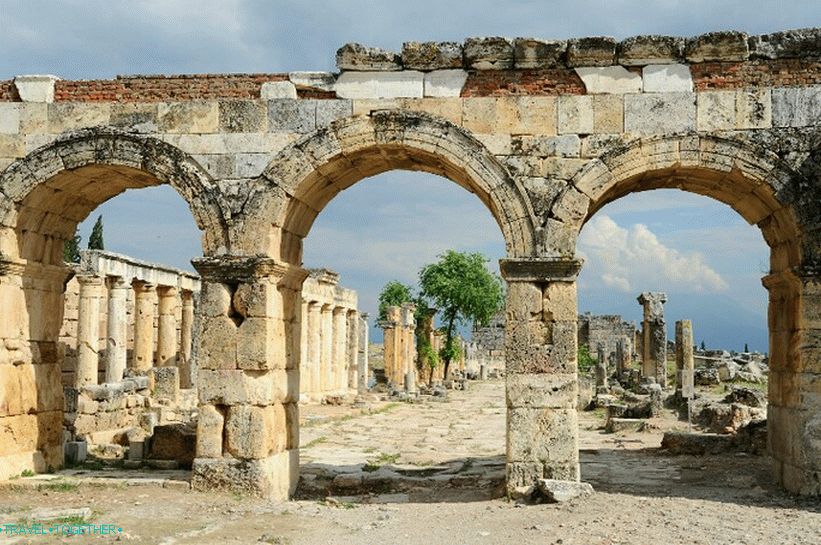 Hierapolis - dominikánska brána