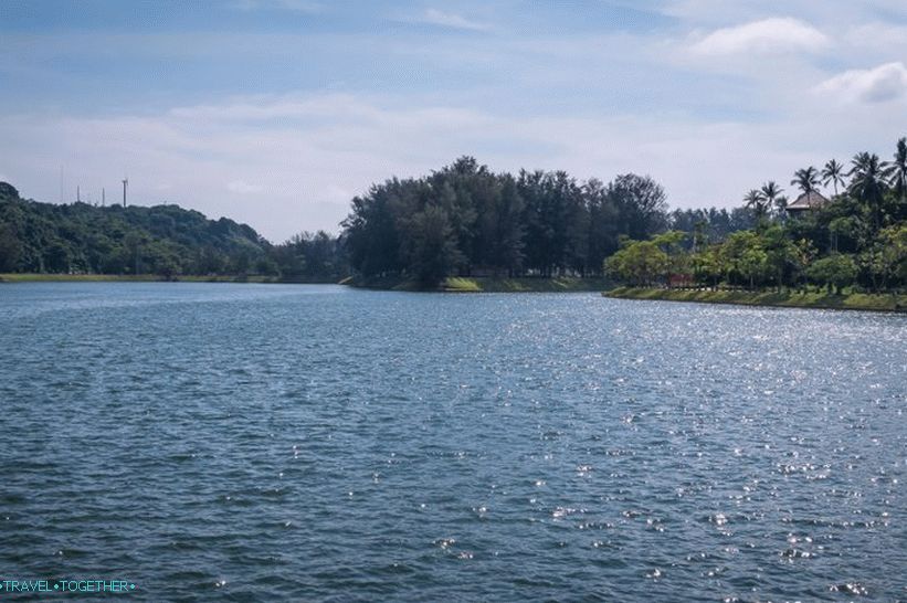 Park Nai Harn v Phukete neďaleko pláže Nai Harn