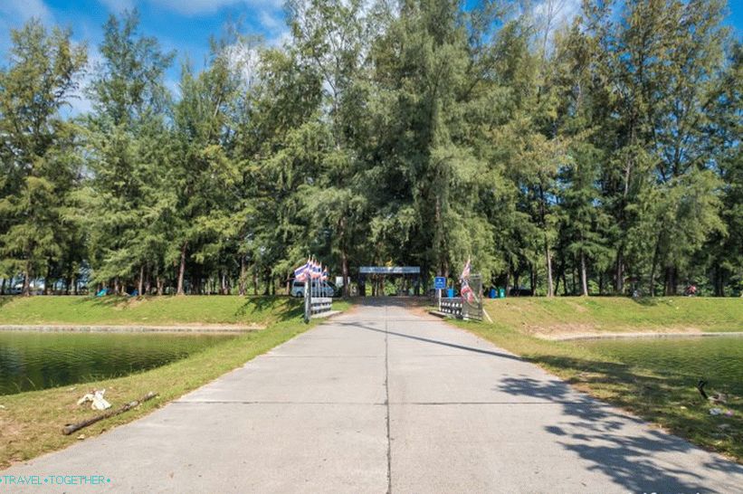Park Nai Harn v Phukete neďaleko pláže Nai Harn