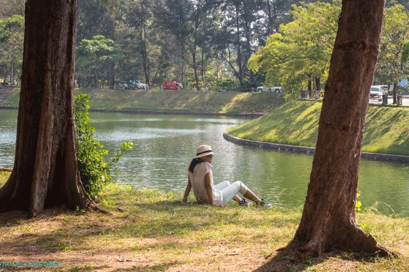 Park Nai Harn v Phukete neďaleko pláže Nai Harn