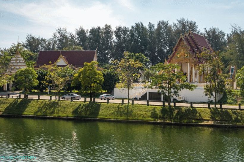 Park Nai Harn v Phukete neďaleko pláže Nai Harn