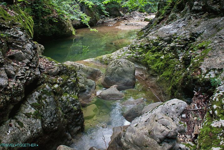 Veľký kaňon na Kryme. Vnútri.