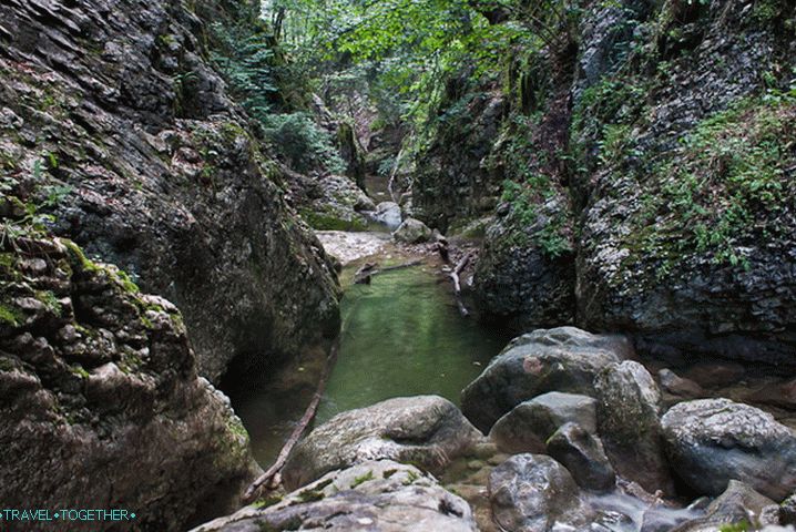 Veľký kaňon na Kryme. Vnútri.