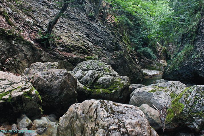 Veľký kaňon na Kryme. Vnútri.