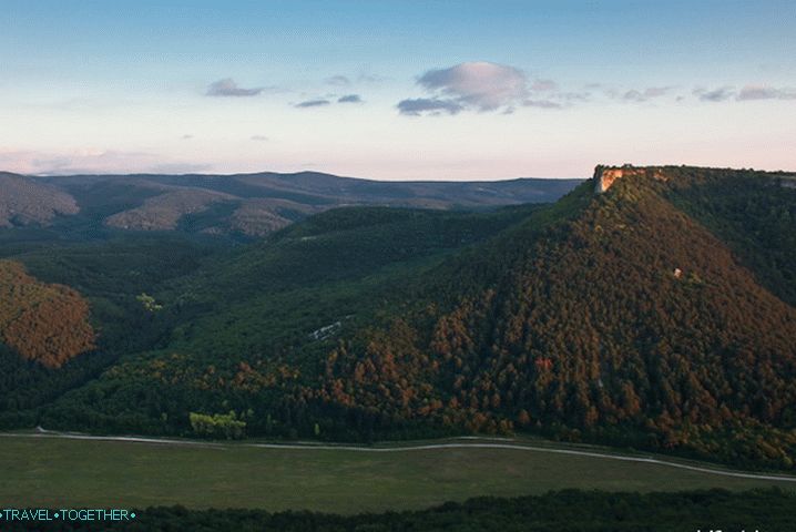 Pohľad na Mangup-Kale. Krym.