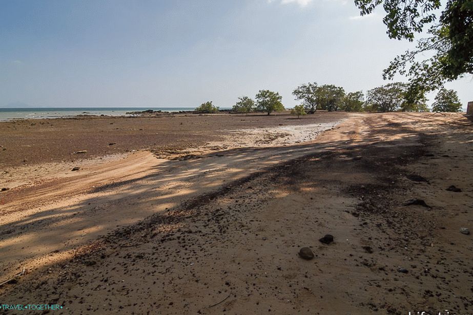 Pláž Ao Nam Mao Beach - nie na plávanie, ale na rozjímanie
