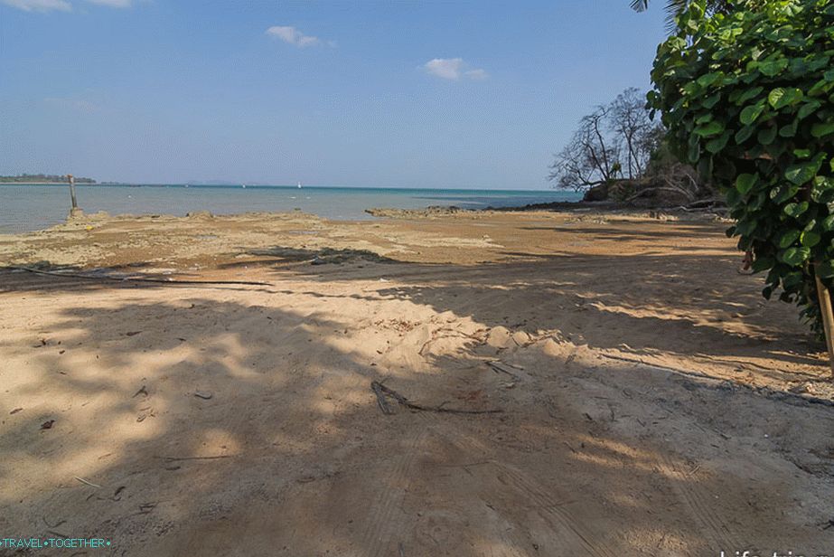 Pláž Ao Nam Mao Beach - nie na plávanie, ale na rozjímanie