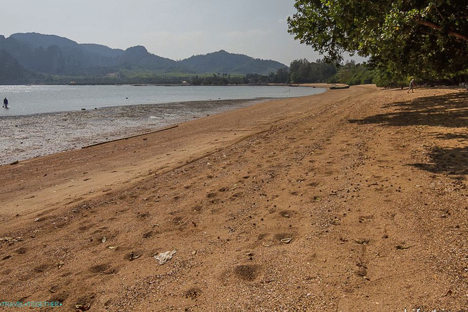 Pláž Ao Nam Mao Beach - nie na plávanie, ale na rozjímanie