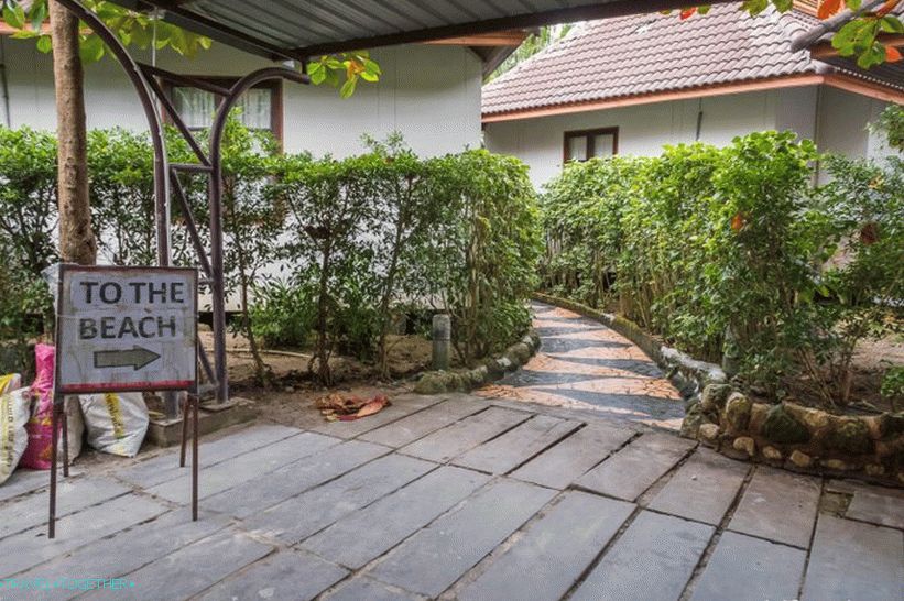 Postupujte podľa značiek na pláž.