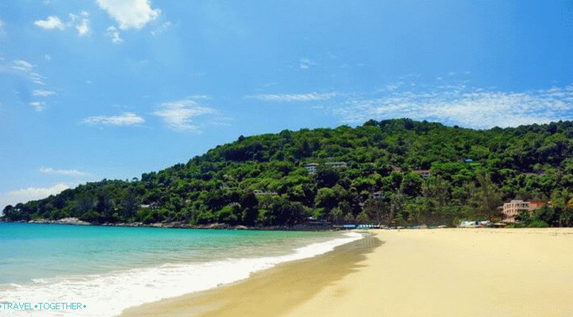 Severná časť Karon Beach na Phukete