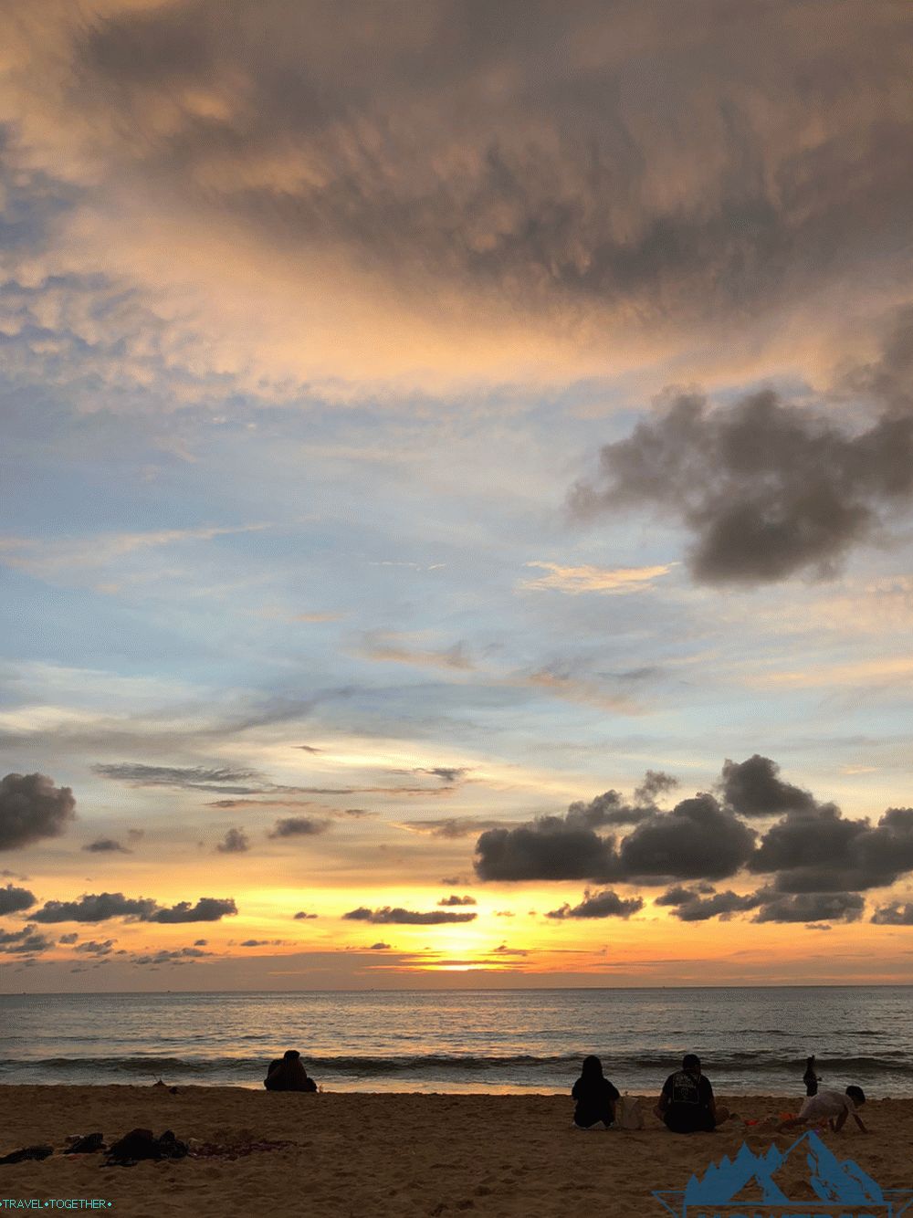 Západ slnka na Phukete - Karon Beach