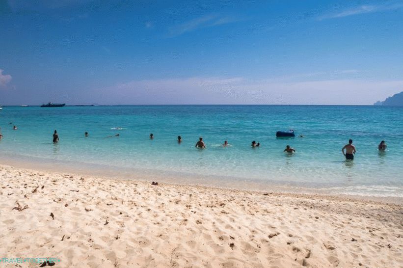 Long Beach na Phi Phi Don - štandardná turistická pláž