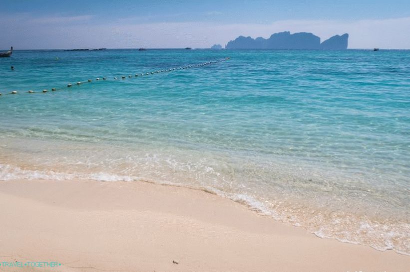 Long Beach na Phi Phi Don - štandardná turistická pláž
