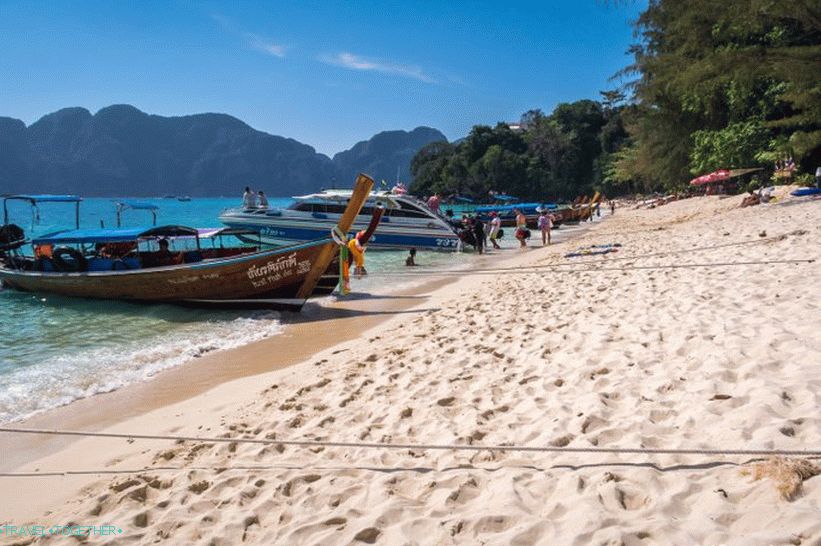 Long Beach na Phi Phi Don - štandardná turistická pláž