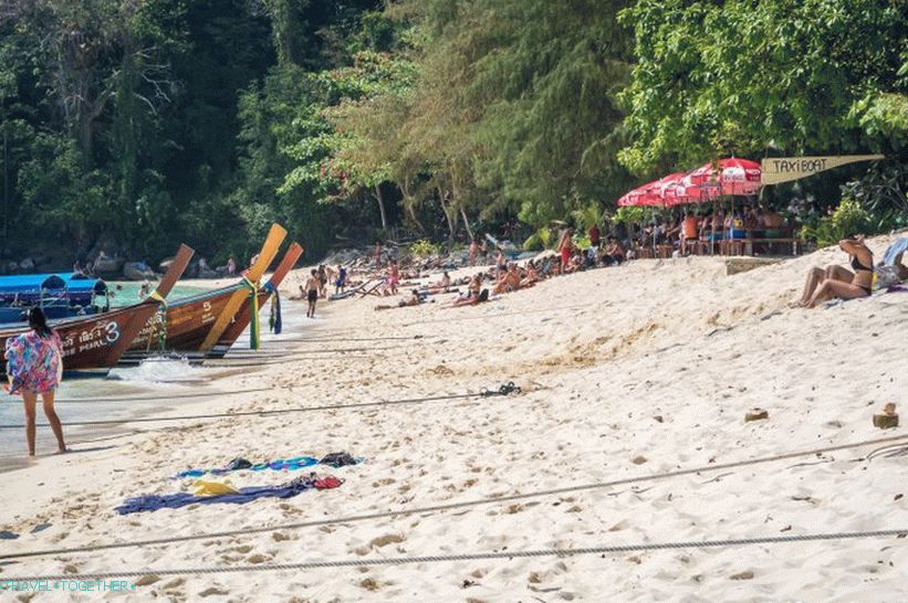 Long Beach na Phi Phi Don - štandardná turistická pláž