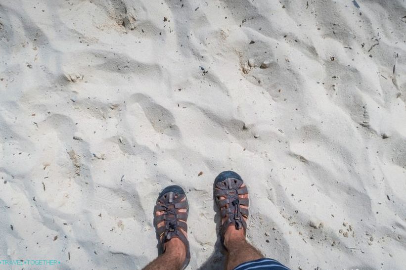 Long Beach na Phi Phi Don - štandardná turistická pláž