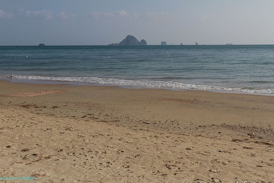 Pláž Nopparat Thara v Krabi - menej turistický sused Ao Nangu