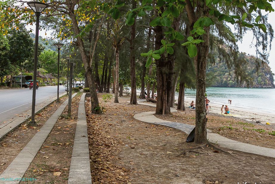 Pláž Nopparat Thara v Krabi - menej turistický sused Ao Nangu