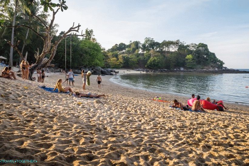 Pohľad na Paradise Beach na pravej strane