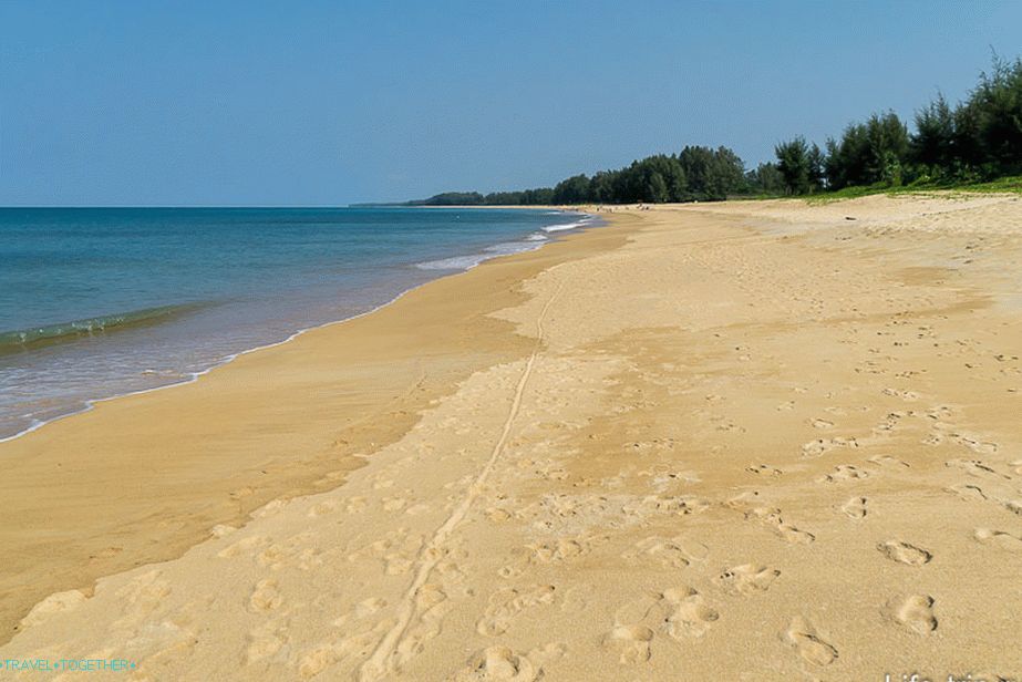 Toto je rovnaká pláž s lietadlami v Phukete