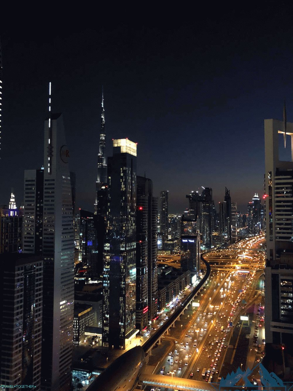 Burj Khalifa - pohľad z Bin Rashid Boulevard