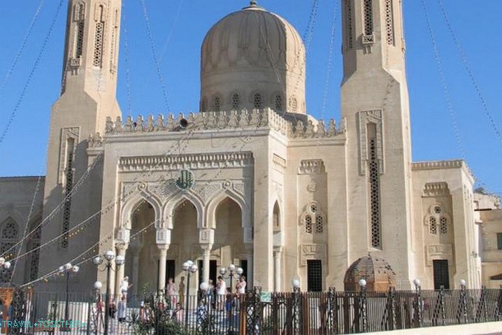 Hurghada, mešita z bieleho kameňa