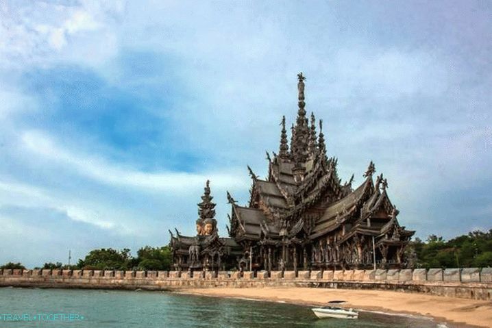 Počasie v Pattaya vo februári, Chrám pravdy