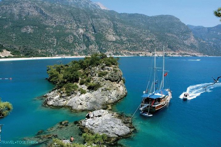 Kemer, malebná zátoka