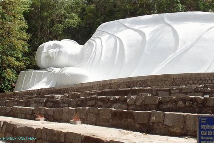 Phan Thiet, Ležiaci Budha