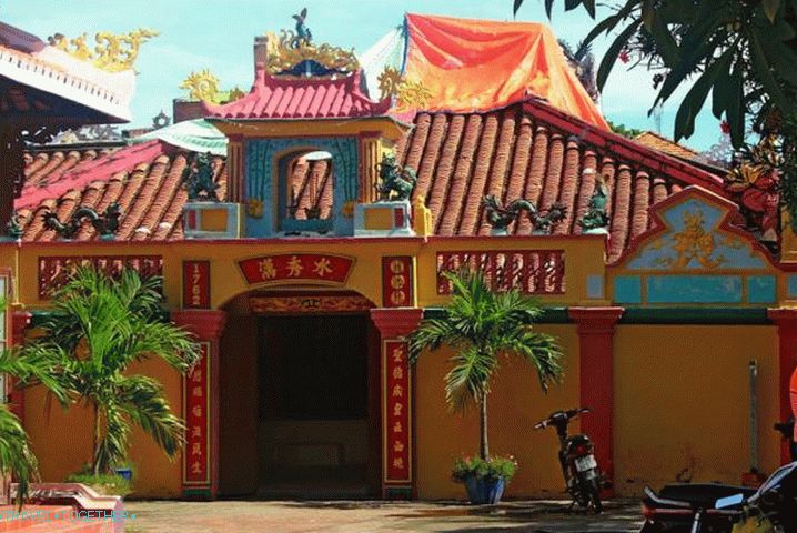 Chrám veľryby. Phan Thiet. Deti