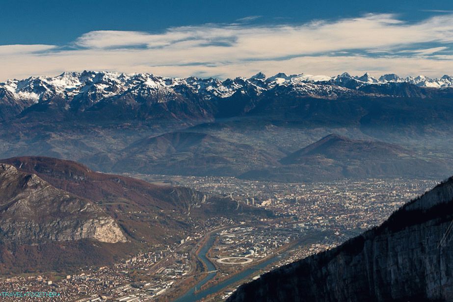 Mesto Grenoble hlboko pod
