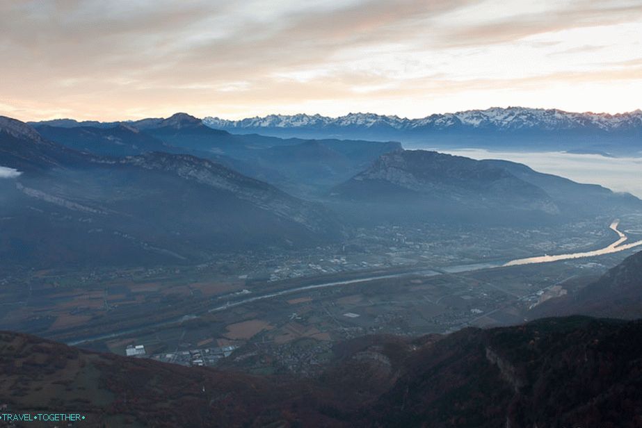 Francúzske Alpy Grenoble - za úsvitu
