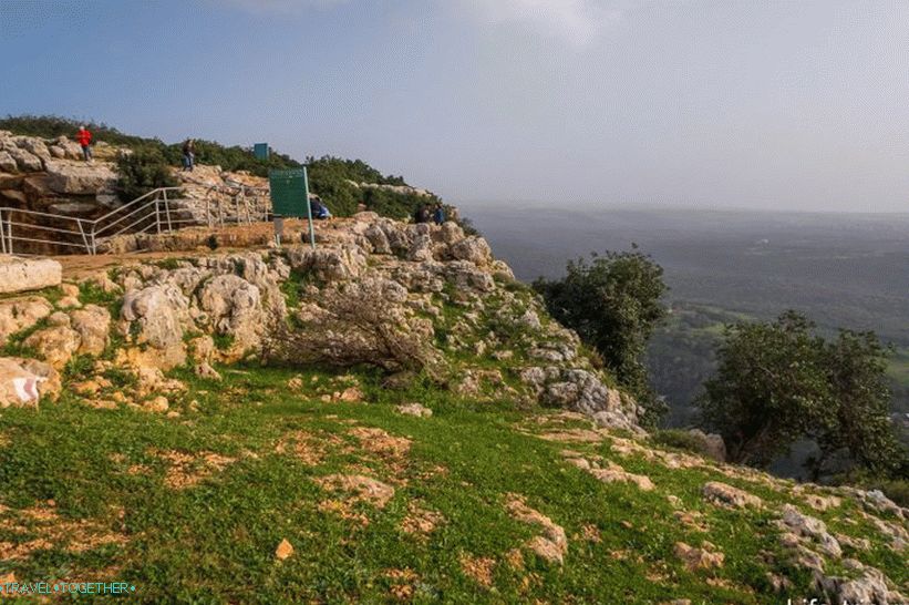 Úžasná skala na severe Izraela - park Adamit a jaskyňa Keshet