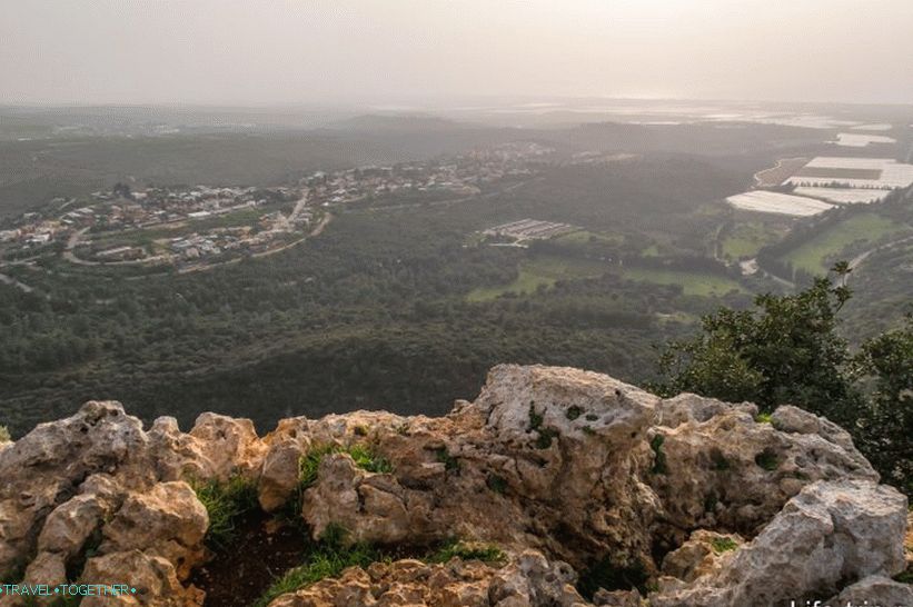Úžasná skala na severe Izraela - park Adamit a jaskyňa Keshet
