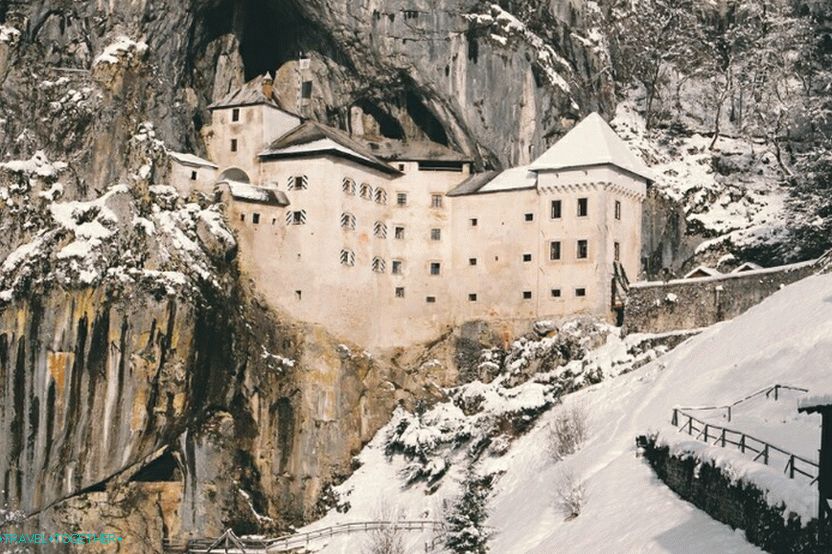 Predjama hrad v zime