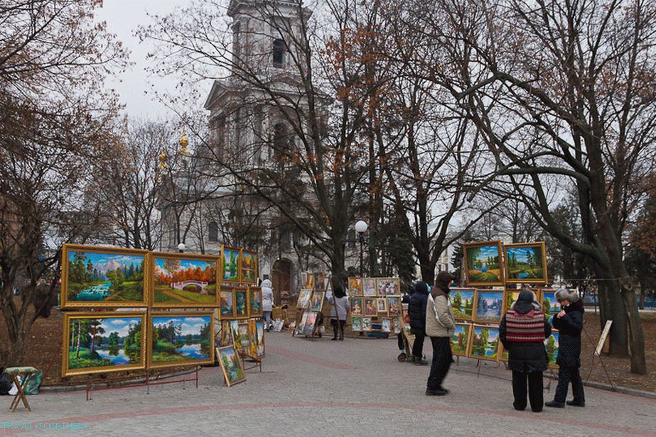 Vernisáž pri katedrále Nanebovzatia Panny Márie